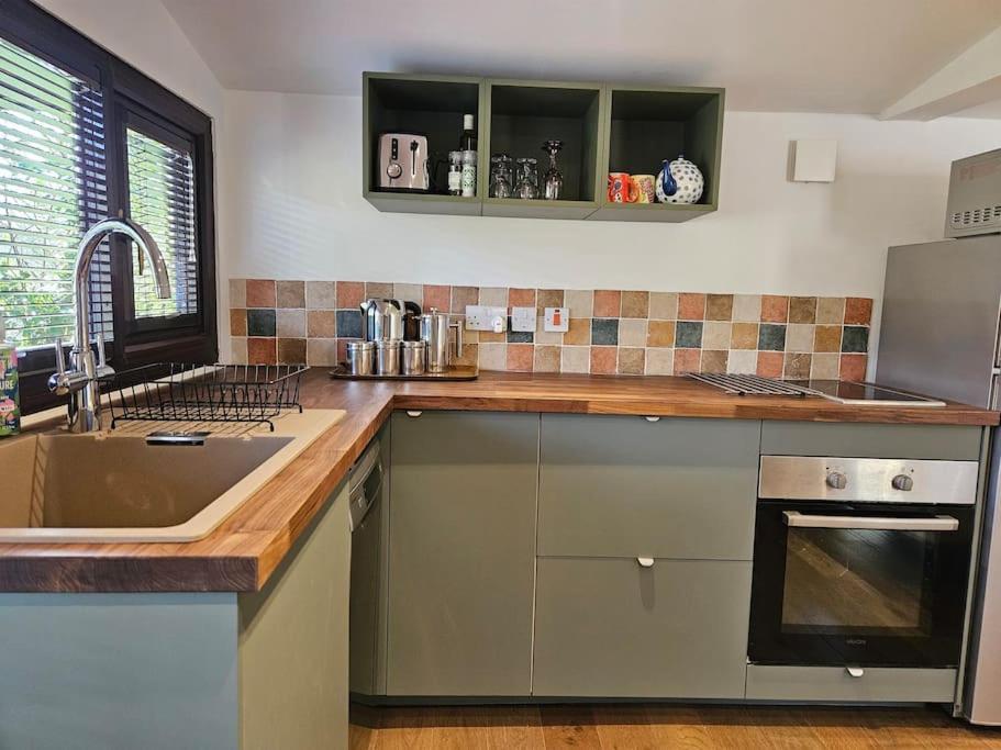 Treetops Lodge, Private Parking & Garden Truro Exterior foto